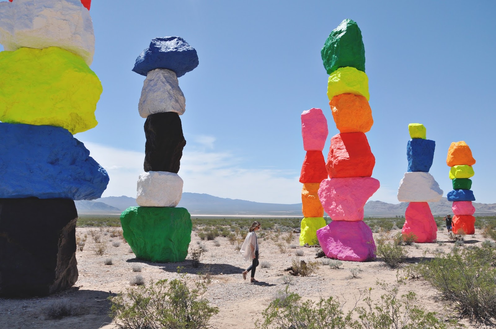 colorful-rocks-art-desert